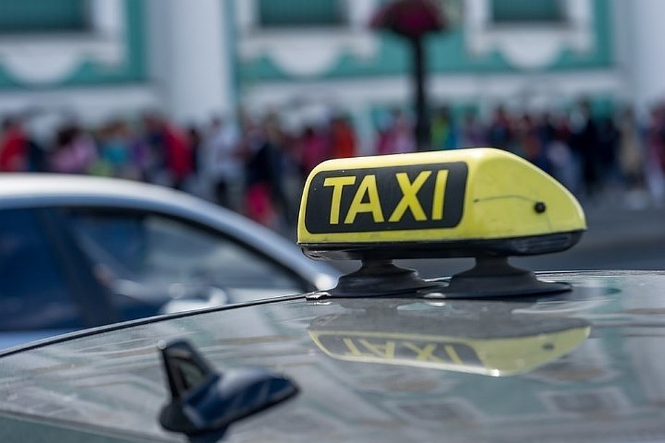В Москве грабитель избил таксиста, отобрав у него 2800 рублей.