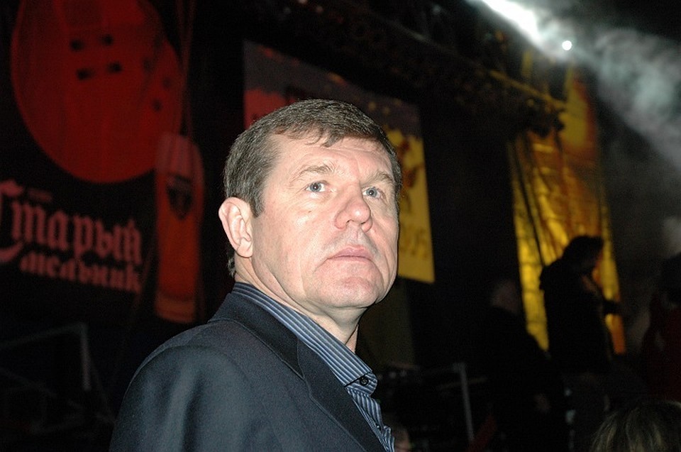 С барда пытаются получить крупную сумму