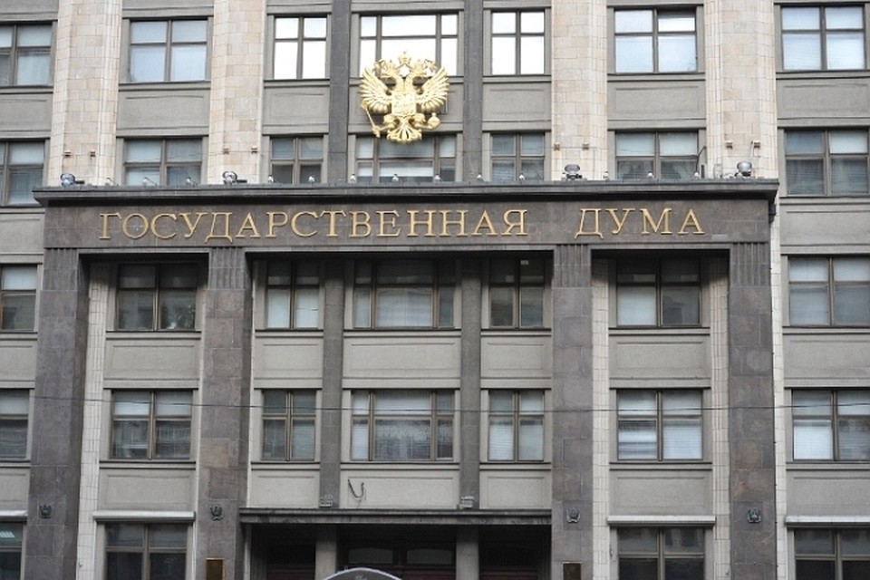 В Госдуме предложили запретить россиянам перевозить более 600 сигарет