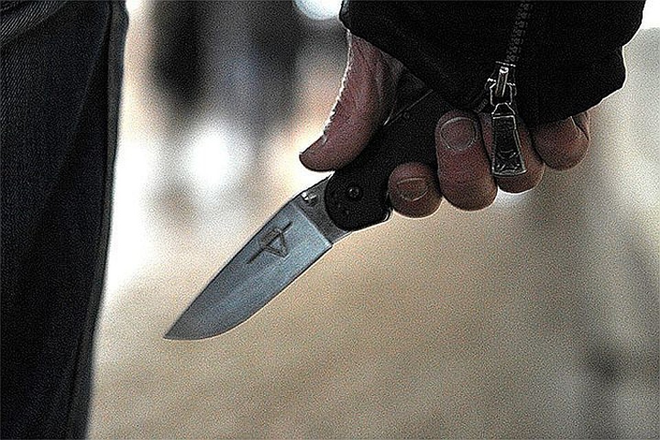 По предварительным данным, у мужчины случился нешуточный конфликт с двумя соседями.