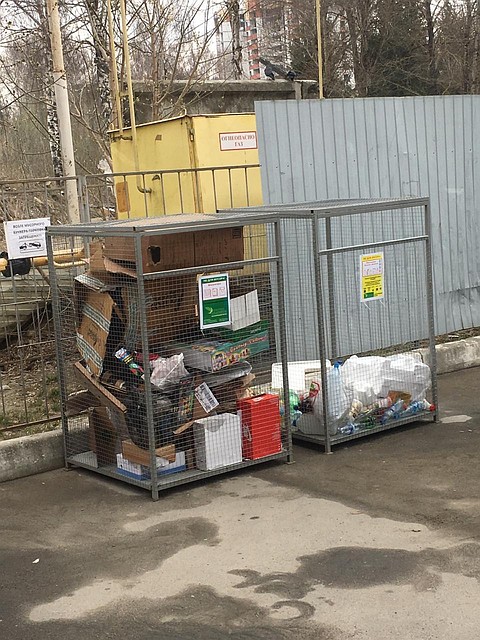 Установка контейнеров для раздельного сбора мусора продолжается.