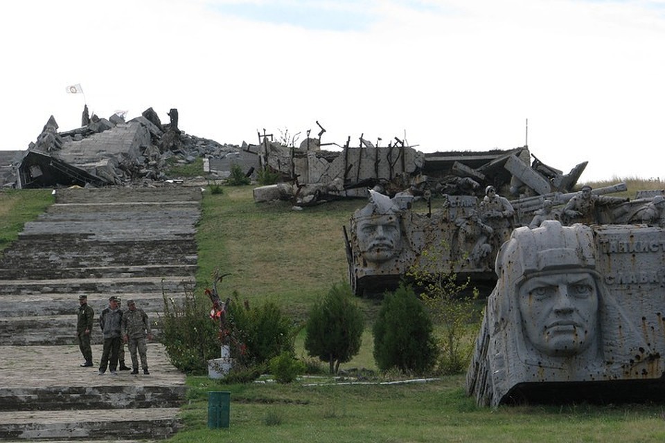 В ДНР взялись за ремонт дорог к Саур-Могиле