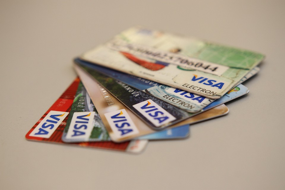 Visa запустила пилотный проект по снятию наличных на кассе магазина