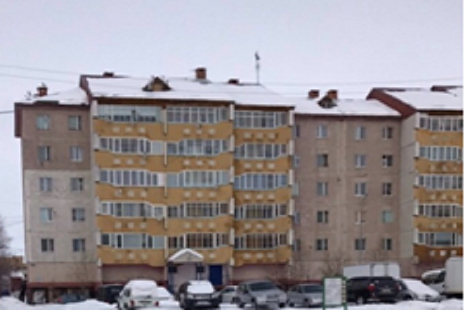 После прокурорской проверки в Лабытнанги убрали снег с крыши многоэтажки Фото: prokyanao.ru