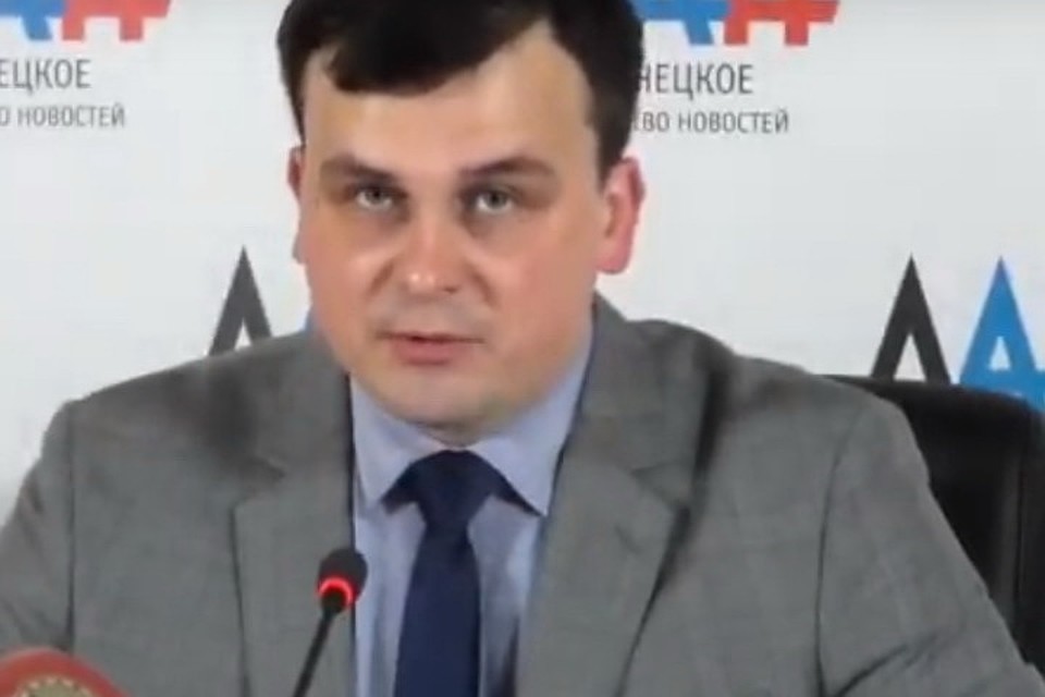 Константин Комлёнок объявил о старте выборов в Молодежный парламент ДНР. Фото: youtube.com/ДНРонлайн
