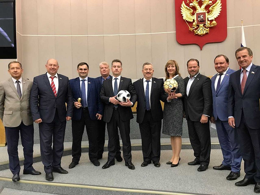 В год проведения в России ЧМ-2018 практически все депутаты от Ростовской области сумели повысить свои доходы. Фото: Facebook / Виктор Водолацкий