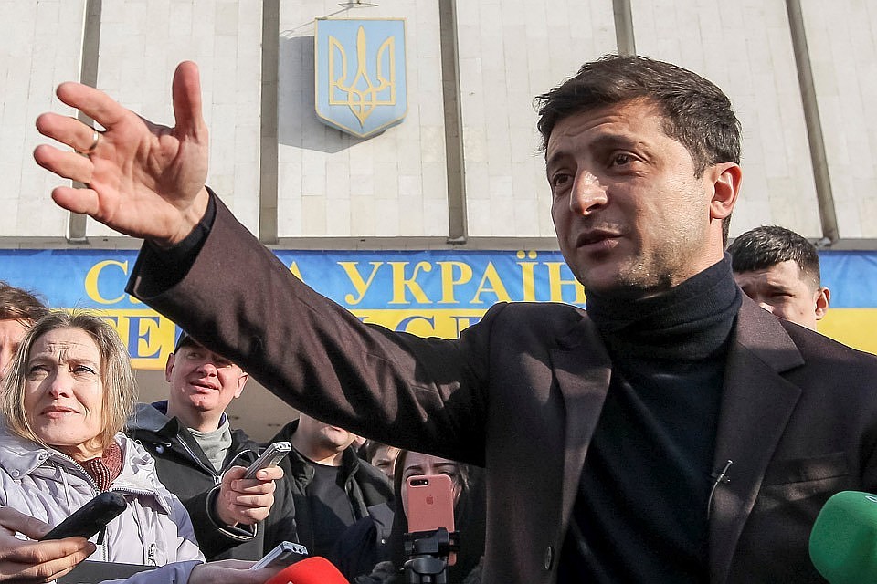 В одном из своих последних интервью кандидат Владимир Зеленский с грусть в глазах спросил: «Вы хотите, чтобы меня убили?»
