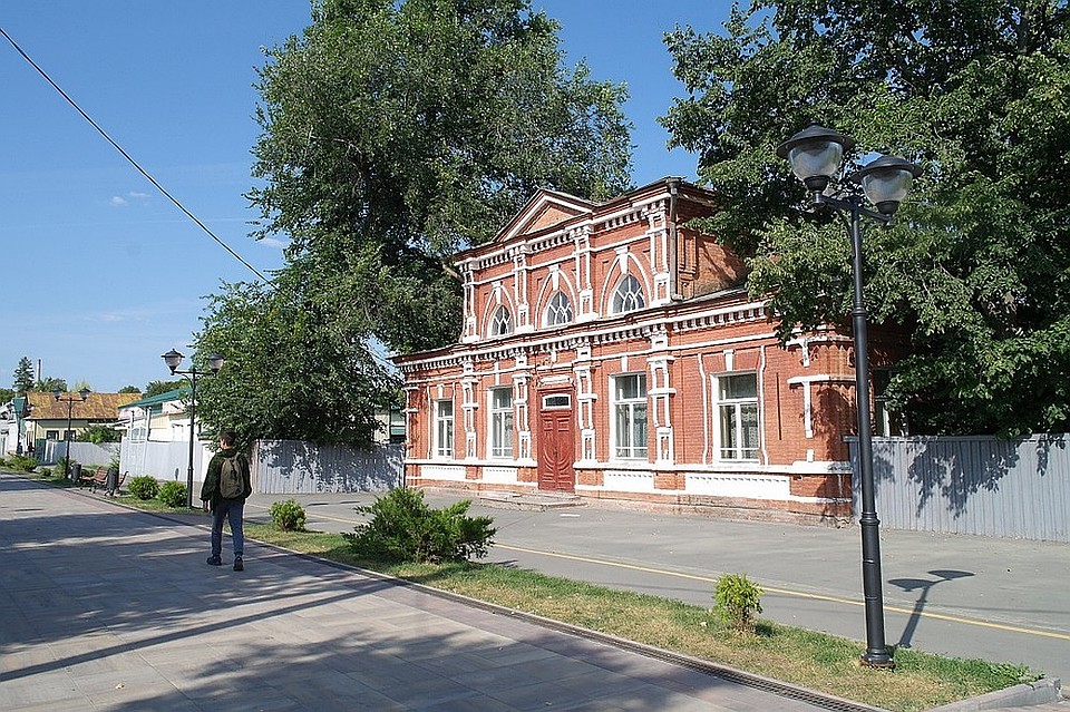 Здание бывшей детской поликлиники в Вольске