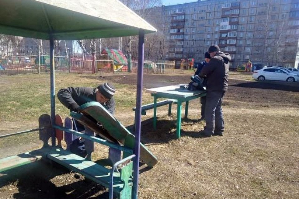 Подготовку детских игровых и спортивных площадок к летнему сезону планируют завершить до 31 мая Фото: администрация Кемерова