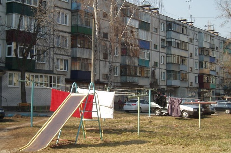 Уже вторая "брежневка" в Курске "пошла по швам"