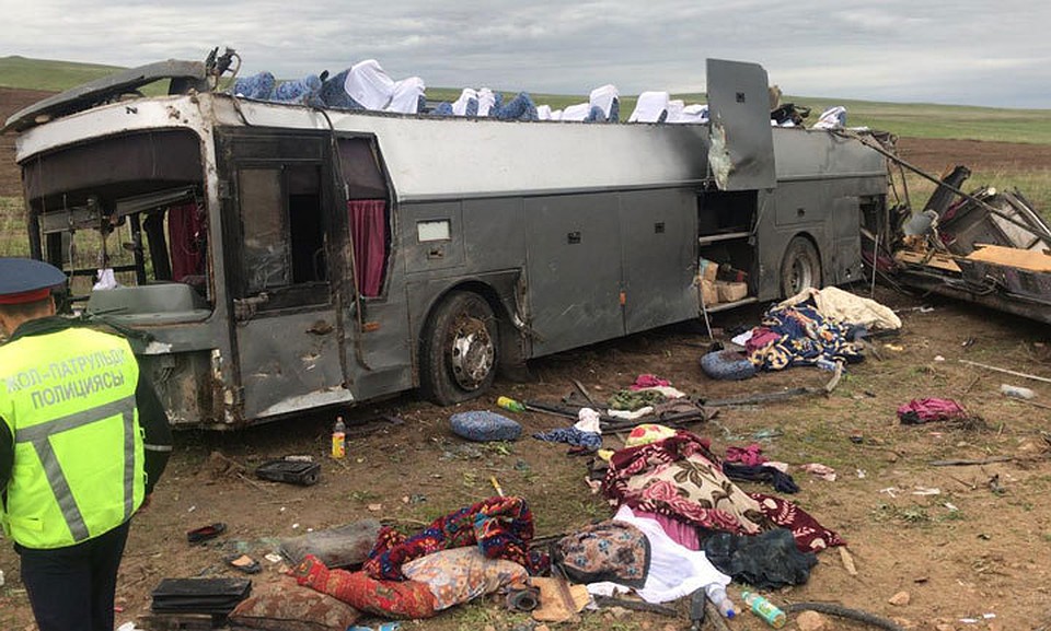 Среди пострадавших и погибших в крупной аварии на трассе Алматы - Ташкент - граждане Казахстана, Узбекистана и Таджикистана.