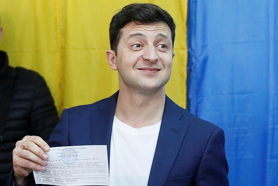 Зеленский поставил крестик напротив своей фамилии в бюллетене