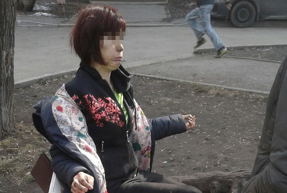 Пьяная мать избивала и душила девочку на глазах у прохожих. Фото: Наталья Богданова.