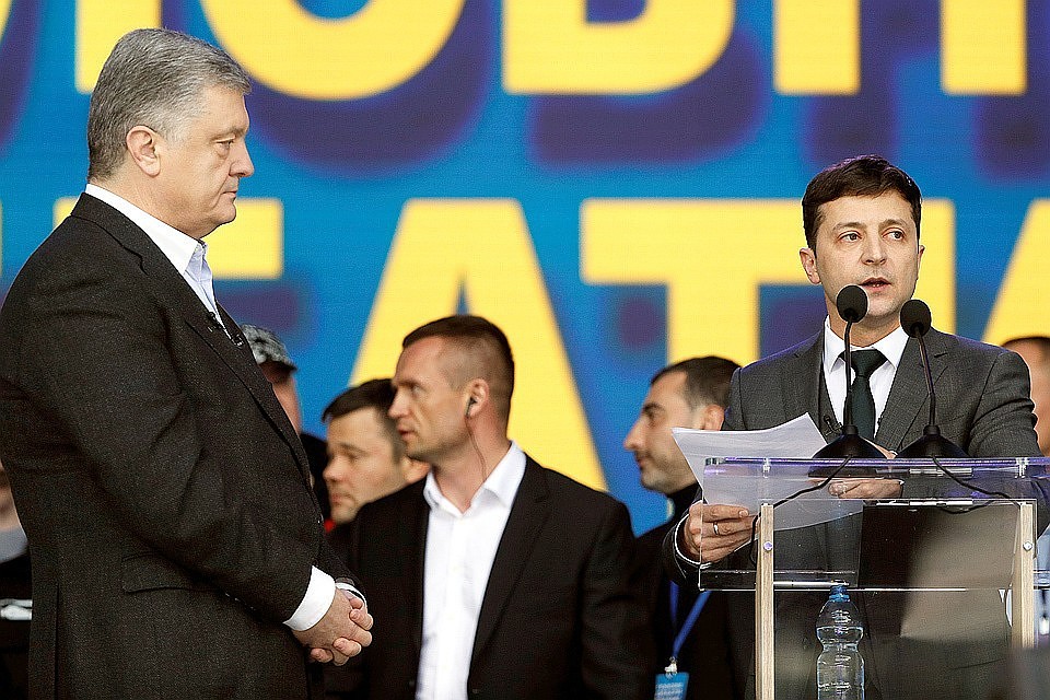 Политический тяжеловес Петр Порошенко (слева) уже заявил, что намерен баллотироваться на должность президента Украины на следующих выборах. Инаугурация Владимира Зеленского пройдет в мае. Фото: REUTERS