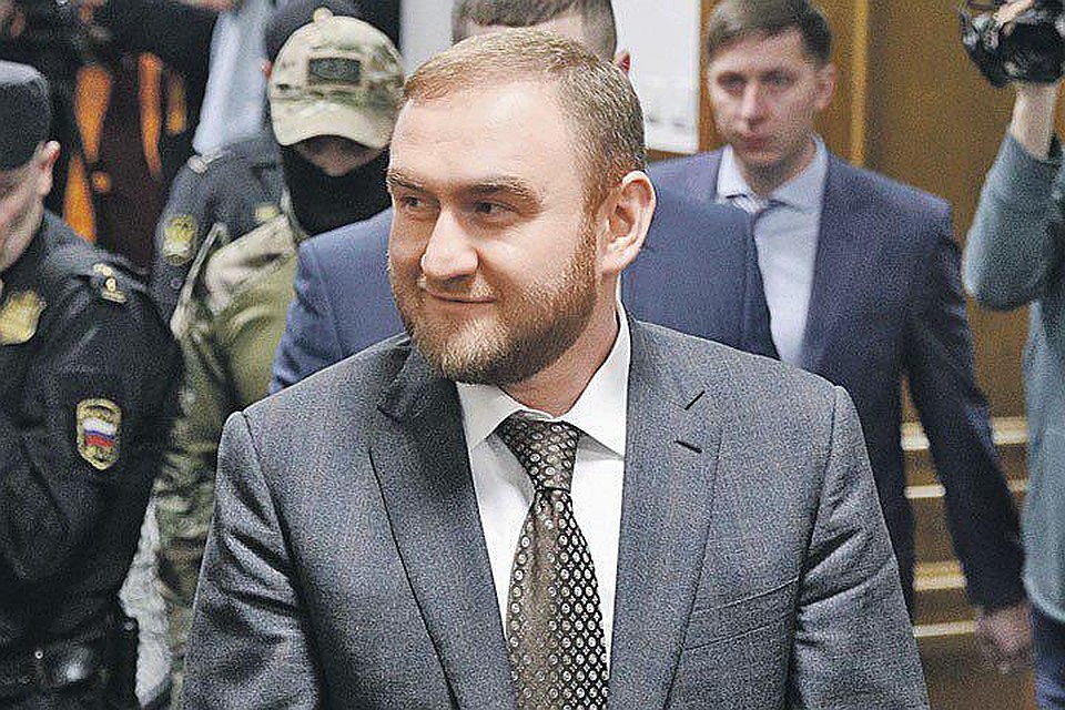 Суд арестовал имущество и счета Арашуковых