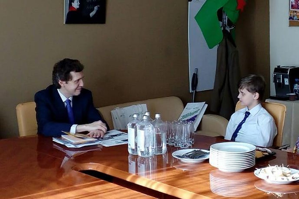 Андрей Бокарев, глава департамента международных финансовых отношений Министерства финансов России. И Михаил Князев, воронежский школьник.
