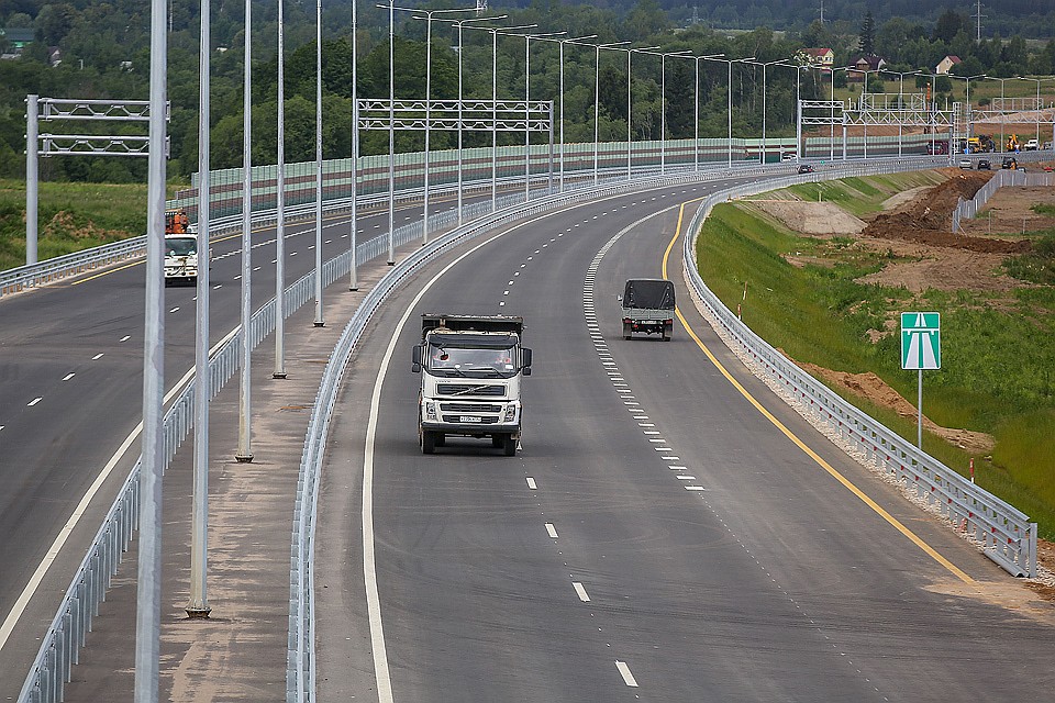 Автомобильная дорога М-11 Москва-Санкт-Петербург. Фото Максим Стулов / Тасс