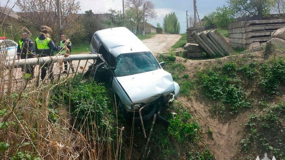 Женщину-водителя с повреждениями отправили в больницу