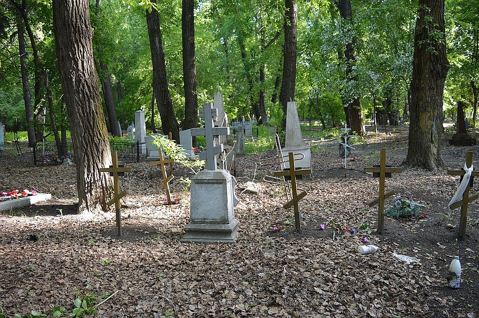 Ялуторовским волонтёрам требуется помощь в уборке могил ветеранов
