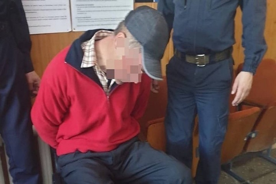 Сын избил и зарезал собственных родителей