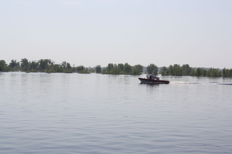 Пик паводка прошел, но вода пока еще не ушла.