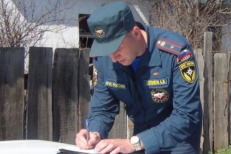 Два школьника поиграли с зажигалкой, подожгли траву и спалили дом пенсионеров в центре Петропавловска-Камчатского
