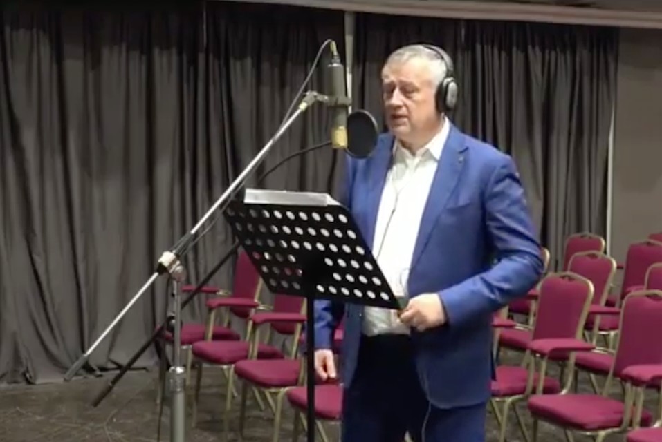 Александр Дрозденко исполнил и записал на видео песню о Великой Отечественной войне. Фото: кадр видео.
