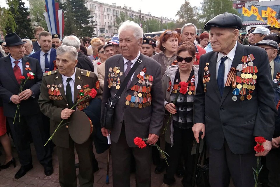 Сегодня поздравления принимают ветераны.
