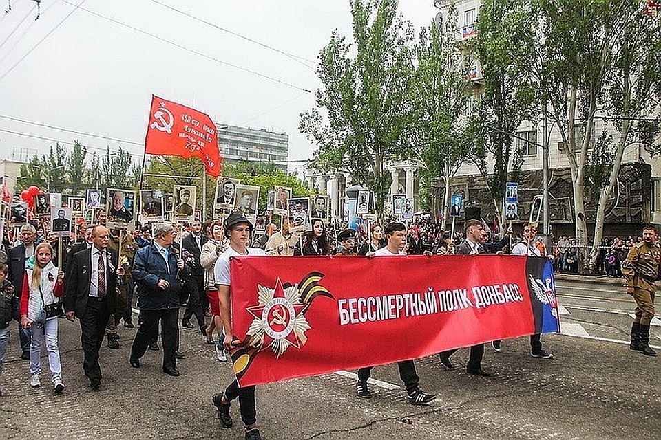 В колонне людей в два раза больше, чем в прошлом году