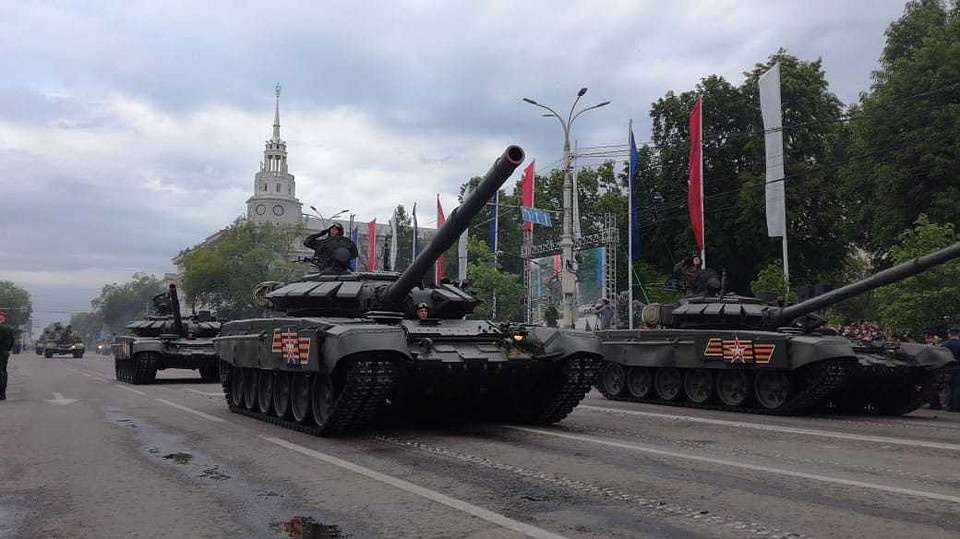 Военная техника на параде в Воронеже.