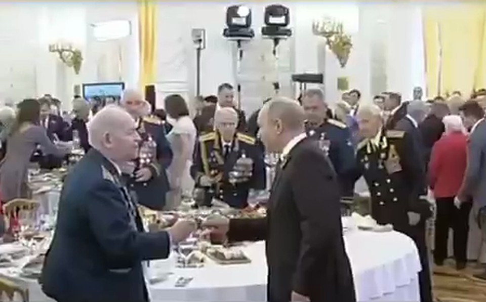 Путин произнес тост «за прославленное поколение победителей»