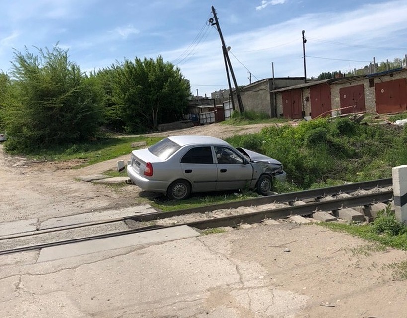 ДТП на переезде в Заводском районе. Фото из соцсетей