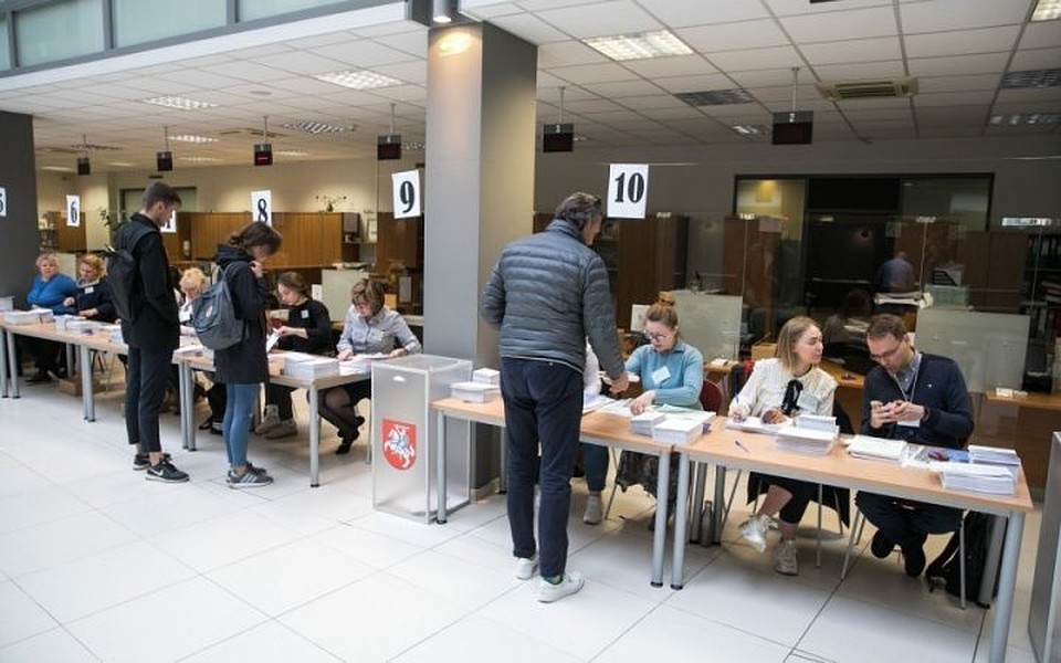 Избирательные участки будут открыты до 20 часов. Фото: Delfi, Andrius Ufartas