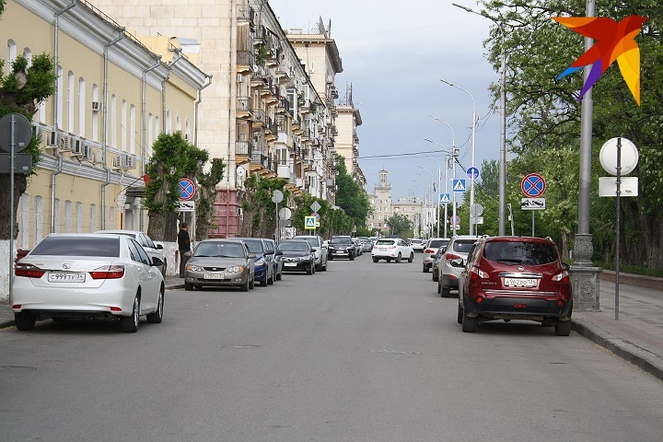 А пока волгоградцы на свой страх и риск ставят машины под знаками.