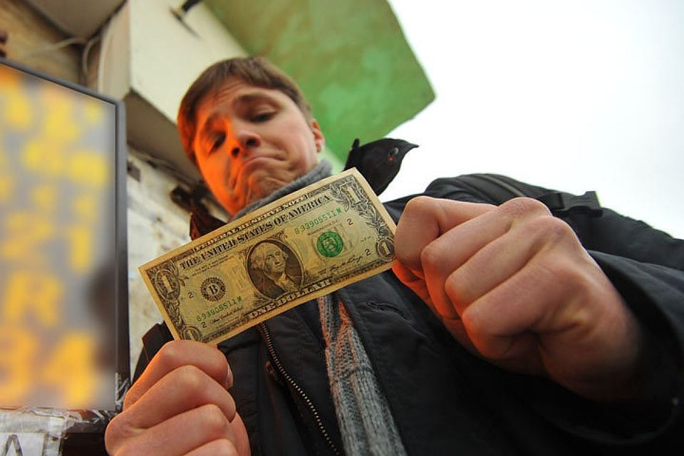 Дальнейшее повышение денежных переводов и рост реальной зарплаты на 9,9% помогли сохранить располагаемые доходы