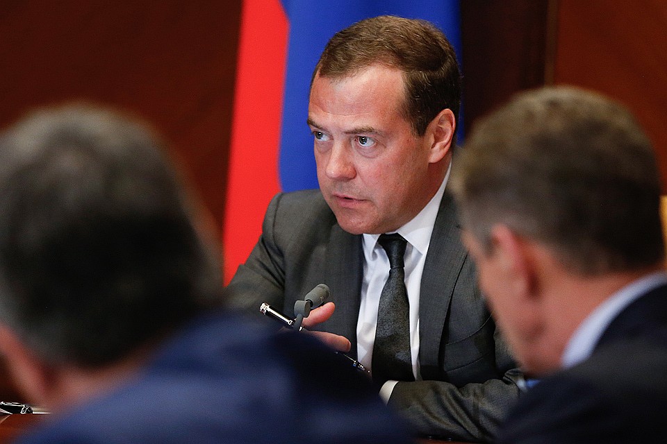 Премьер-министр РФ Дмитрий Медведев в резиденции "Горки" на совещании по вопросам исполнения поручений президента и правительства РФ. Фото Дмитрий Астахов/пресс-служба правительства РФ/ТАСС