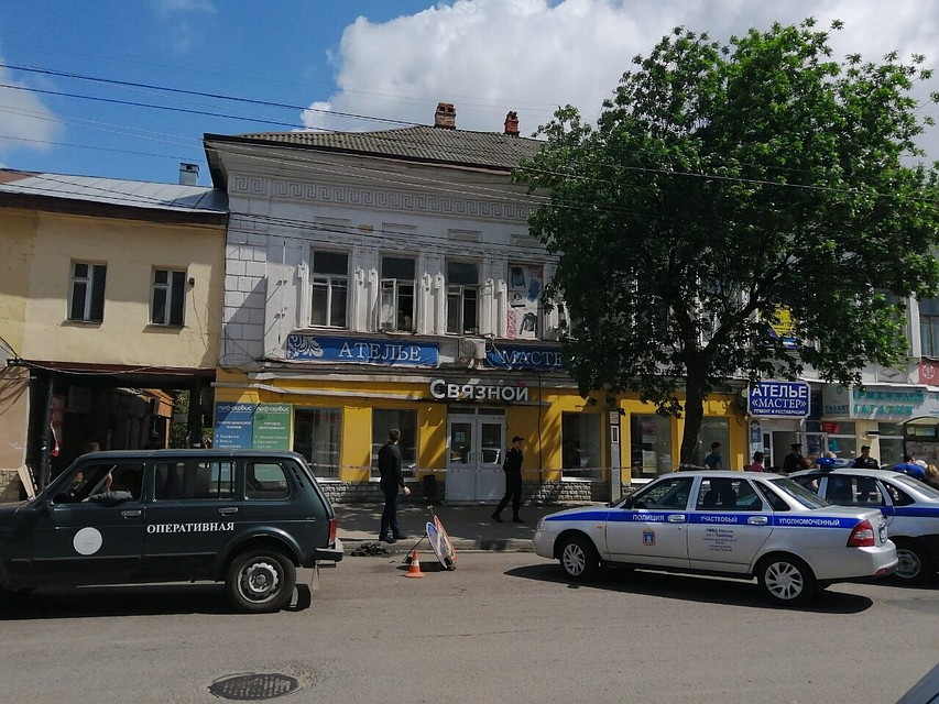 В старинном доме обрушились потолочные балки