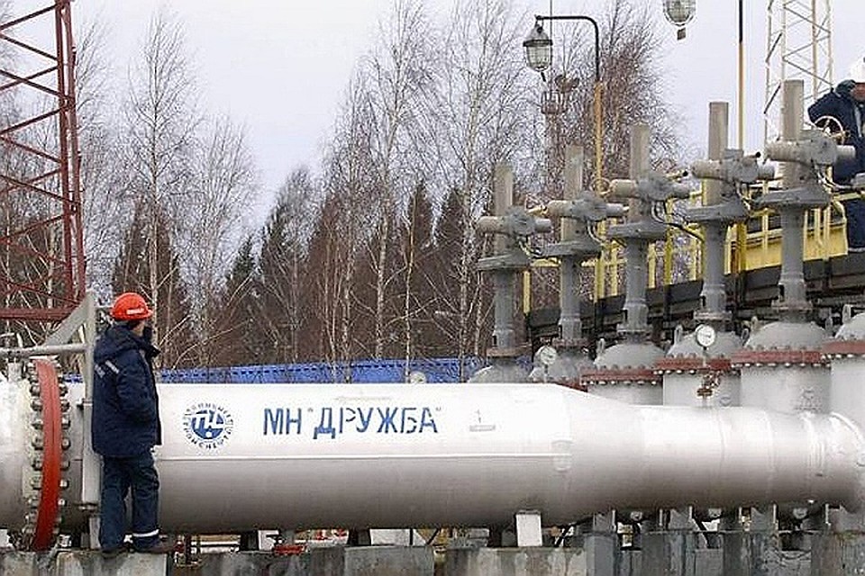 Беларусь намерена получить компенсацию не только за испорченную трубу и оборудование. Фото: Архив «КП».