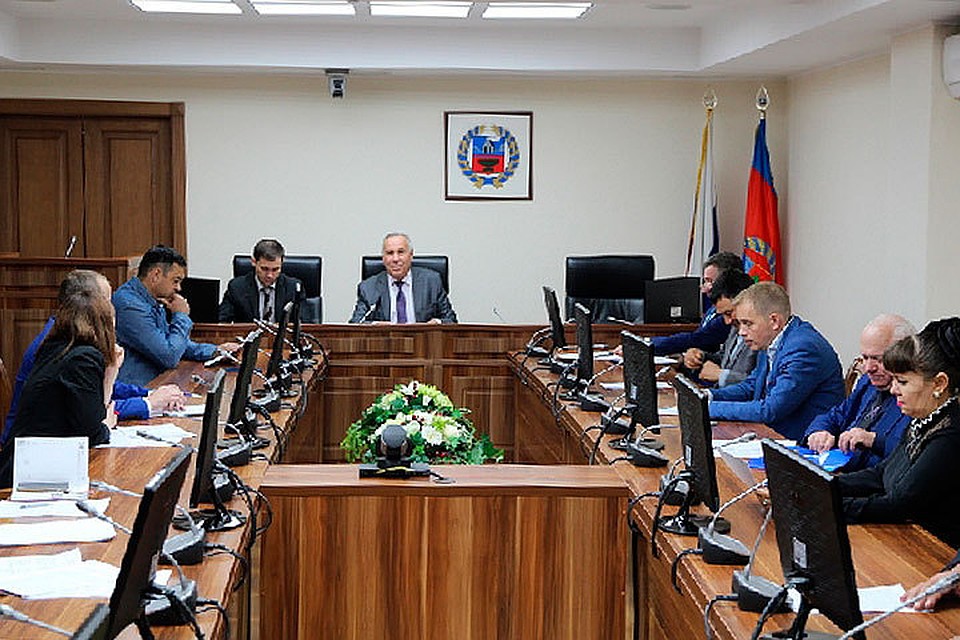 Депутаты Алтайского Краевого Законодательного Собрания рассмотрят законопроект о повышении зарплаты бюджетникам 30 мая. Фото: АКЗС