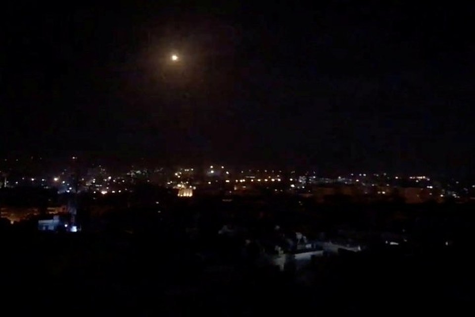 Сирийским зенитчикам снова пришлось отражать ракетный удар