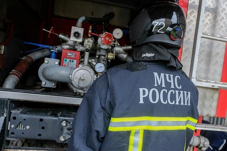 Детская деревянная горка сгорела в одном из дворов Братска.
