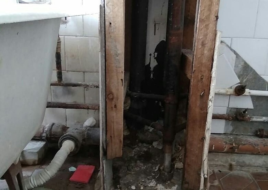 «Это не кадры из фильма ужасов»: оскандаленную в соцсетях красноярскую больницу начали ремонтировать. Фото: соцсети.