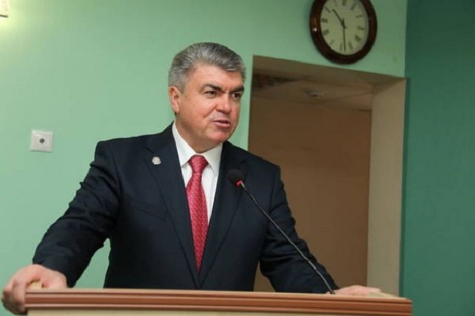 Магдеев отметил, что в городе сейчас стоит проблема нехватки людей на предприятиях