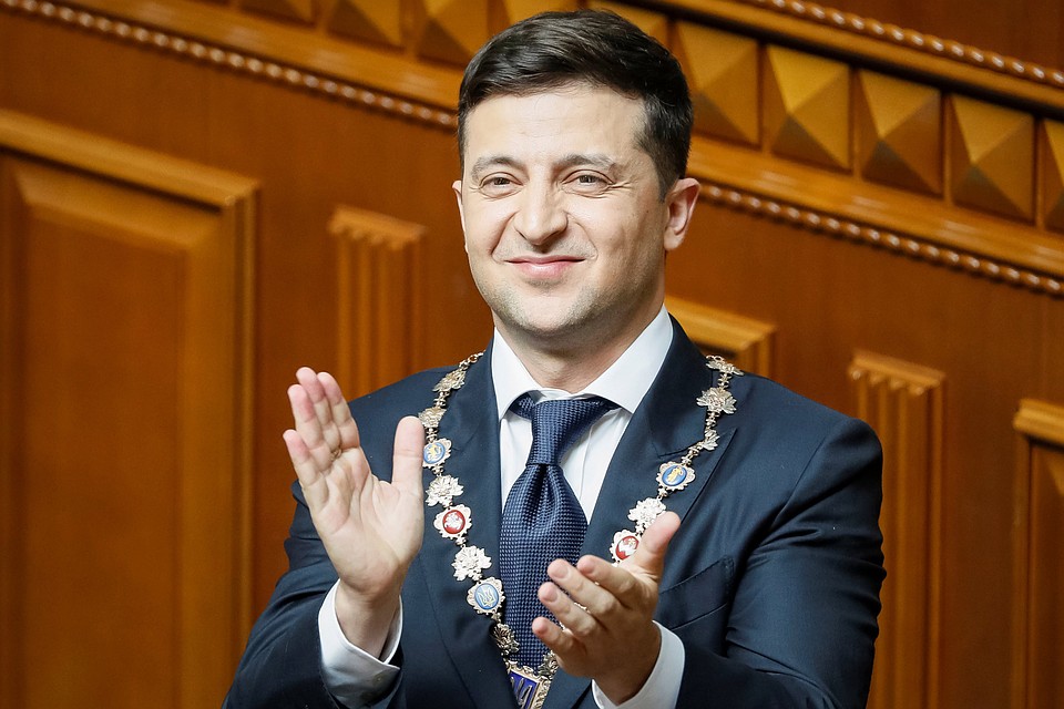 Зеленский взял управление страной на себя