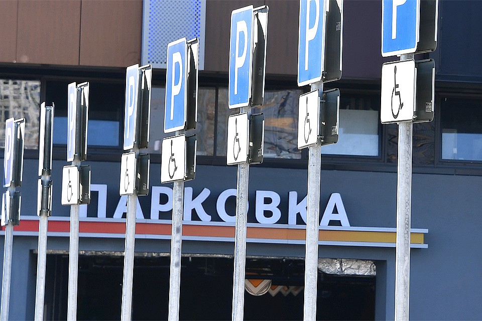 На торги выставлены 760 мест для хранения автомобилей.