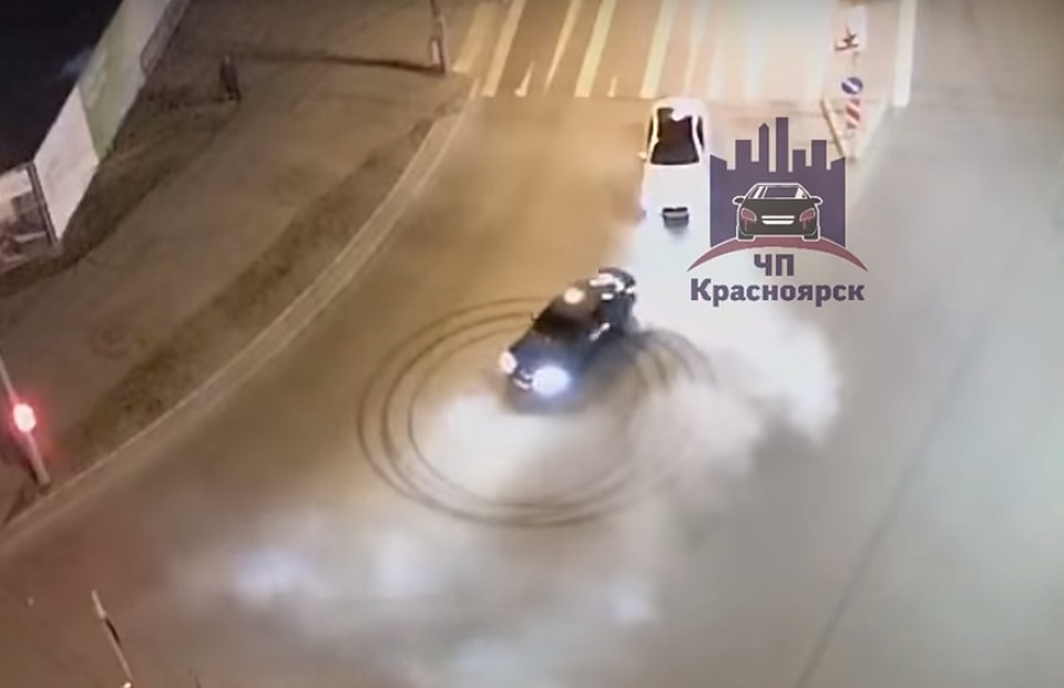 За наглый дрифт 19-летнего парня на BMW оштрафовали на 2 тысячи рублей. Фото, видео: ЧП - Красноярск.