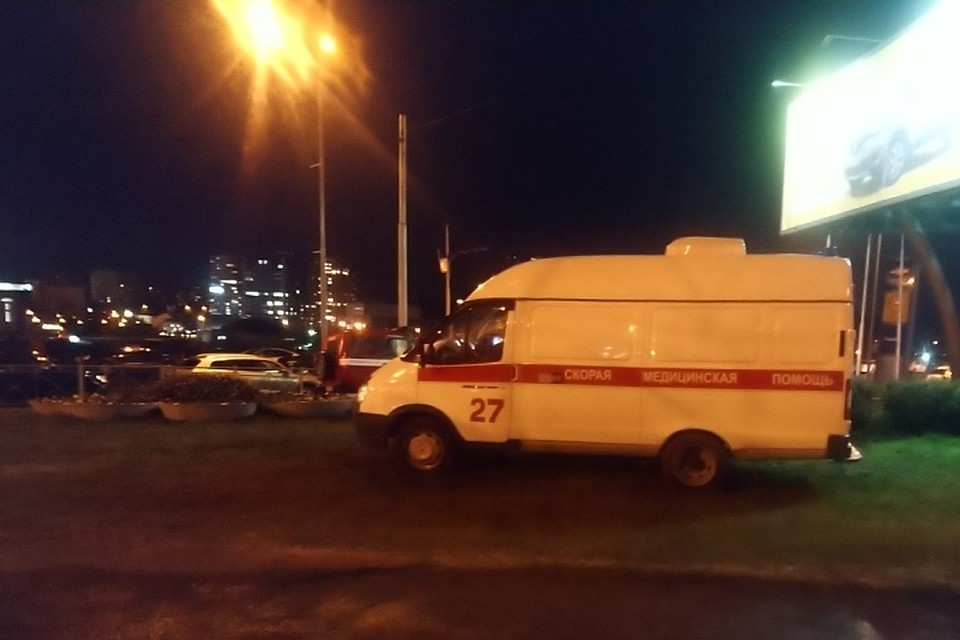 Два сотрудника салона и полицейский обратились к медикам после пожара в Hyundai