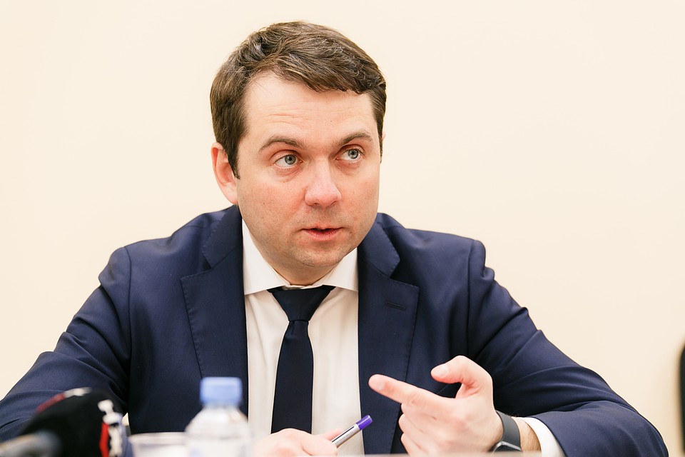 "Комсомолка" стала первым печатным изданием региона, с которым пообщался Андрей Владимирович. Фото: пресс-служба правительства Мурманской области.