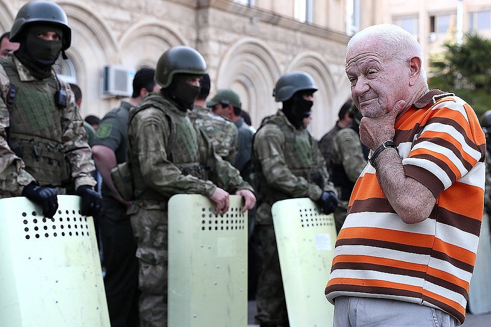 Власти Абхазии договорились с оппозицией о переносе президентских выборов. Фото Дмитрий Феоктистов/ТАСС