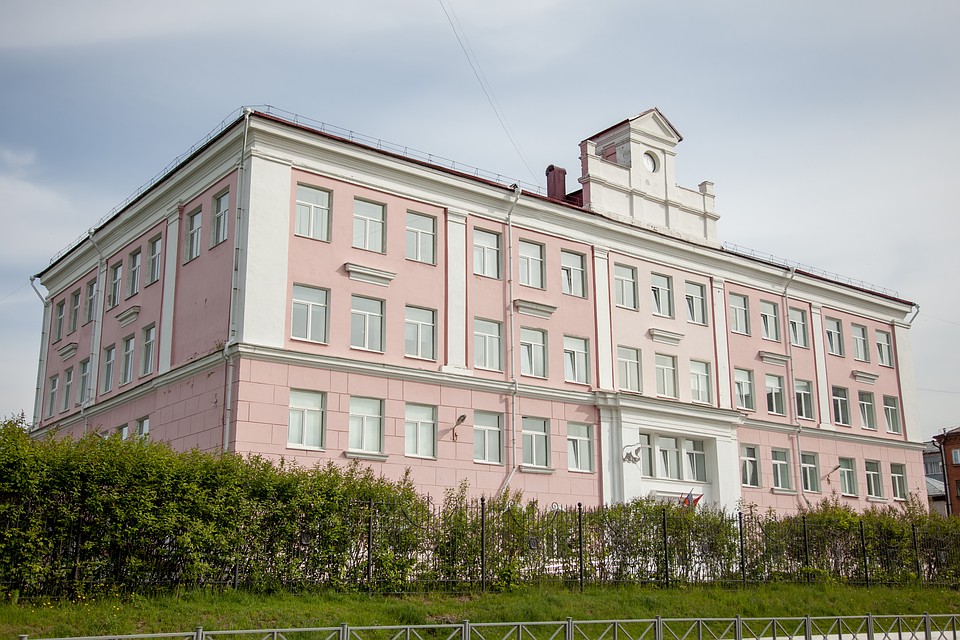 Девочке в эту гимназию попасть сложнее, чем мальчику. Фото: сайт гимназии №4.